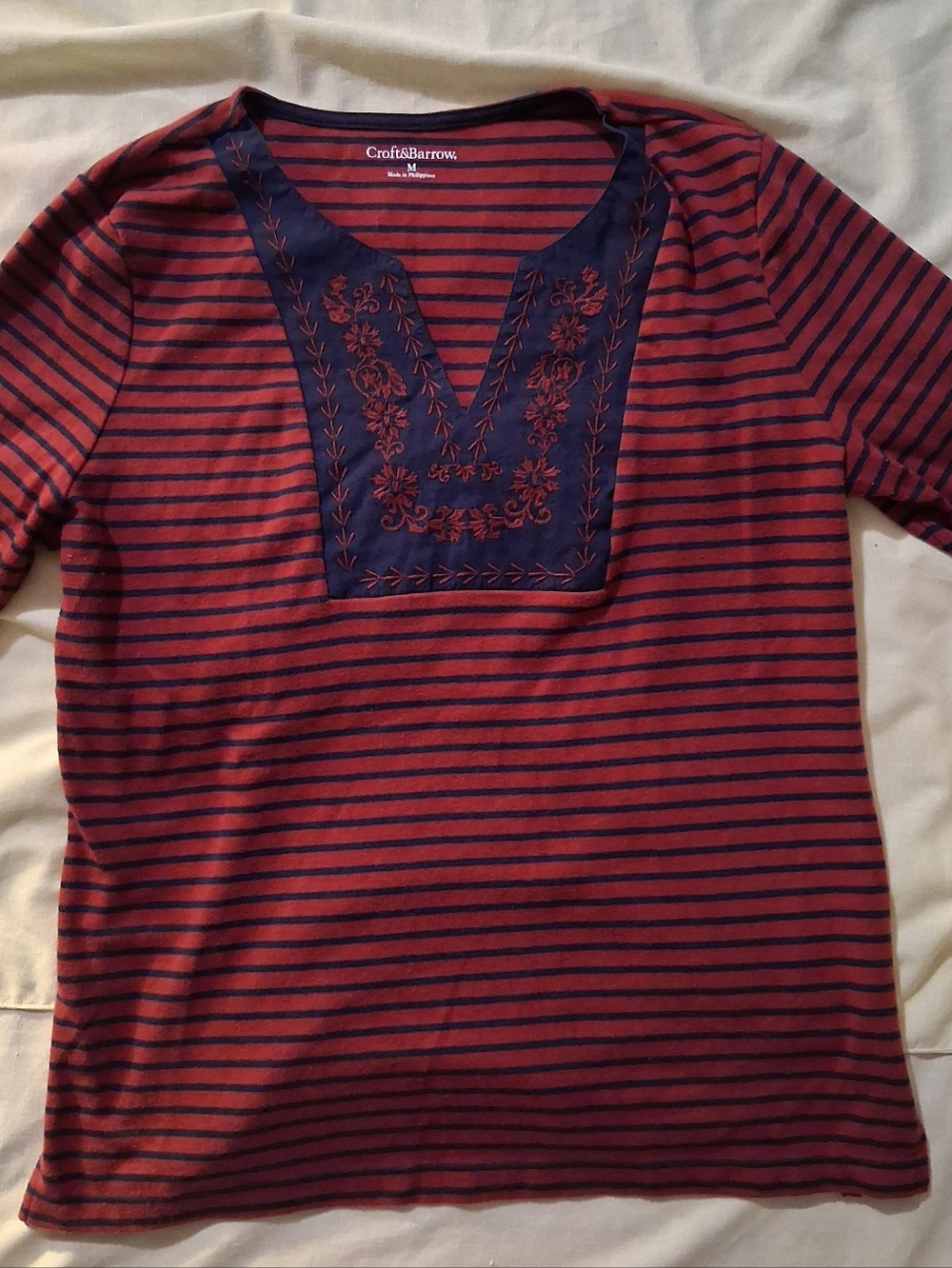 Croft & Barrow Red & Navy Striped Embroidered V-Neck - M ✨